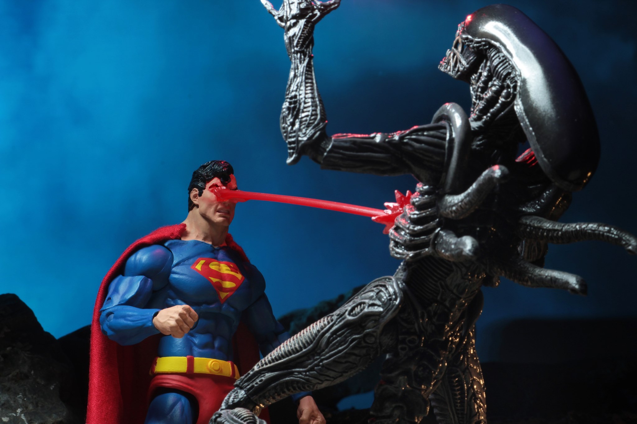 NECA-SDCC-Exclusive-DC-Dark-Horse-Superman-vs-Aliens-2-Pack04