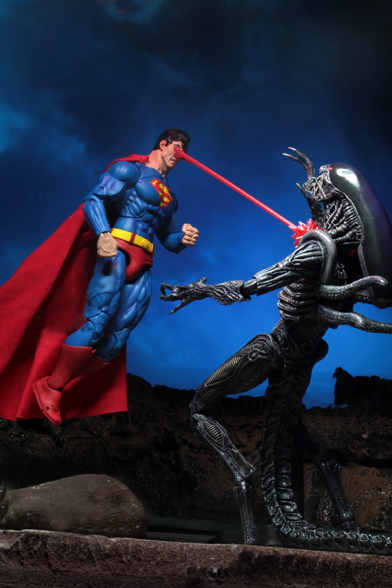 NECA-SDCC-Exclusive-DC-Dark-Horse-Superman-vs-Aliens-2-Pack06